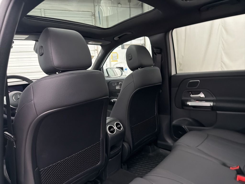 Used 2026 Polar White Mercedes-Benz GLB 250 image 17