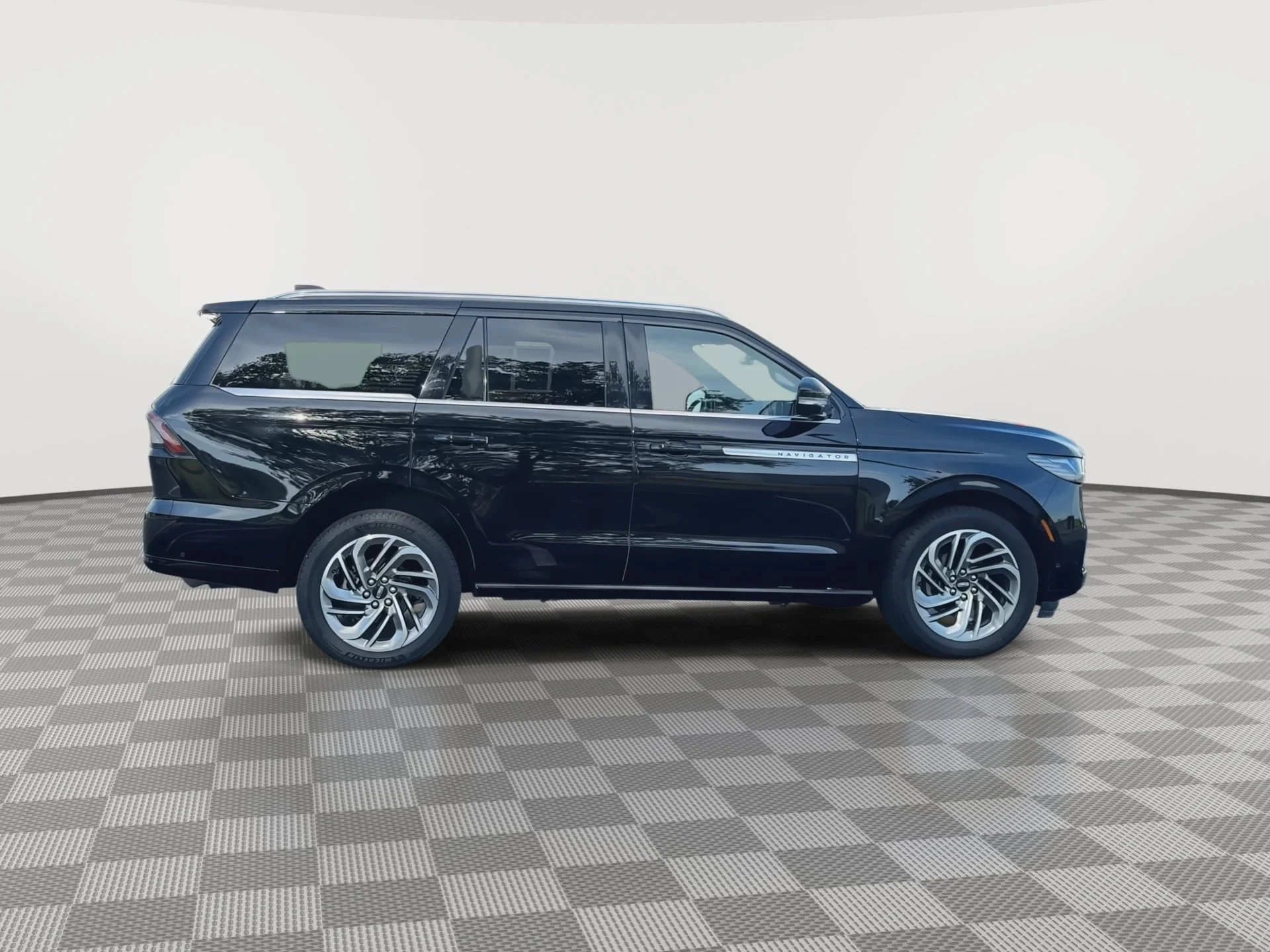 Used 2025 Infinite Black Metallic Clearcoat Lincoln Reserve image 9