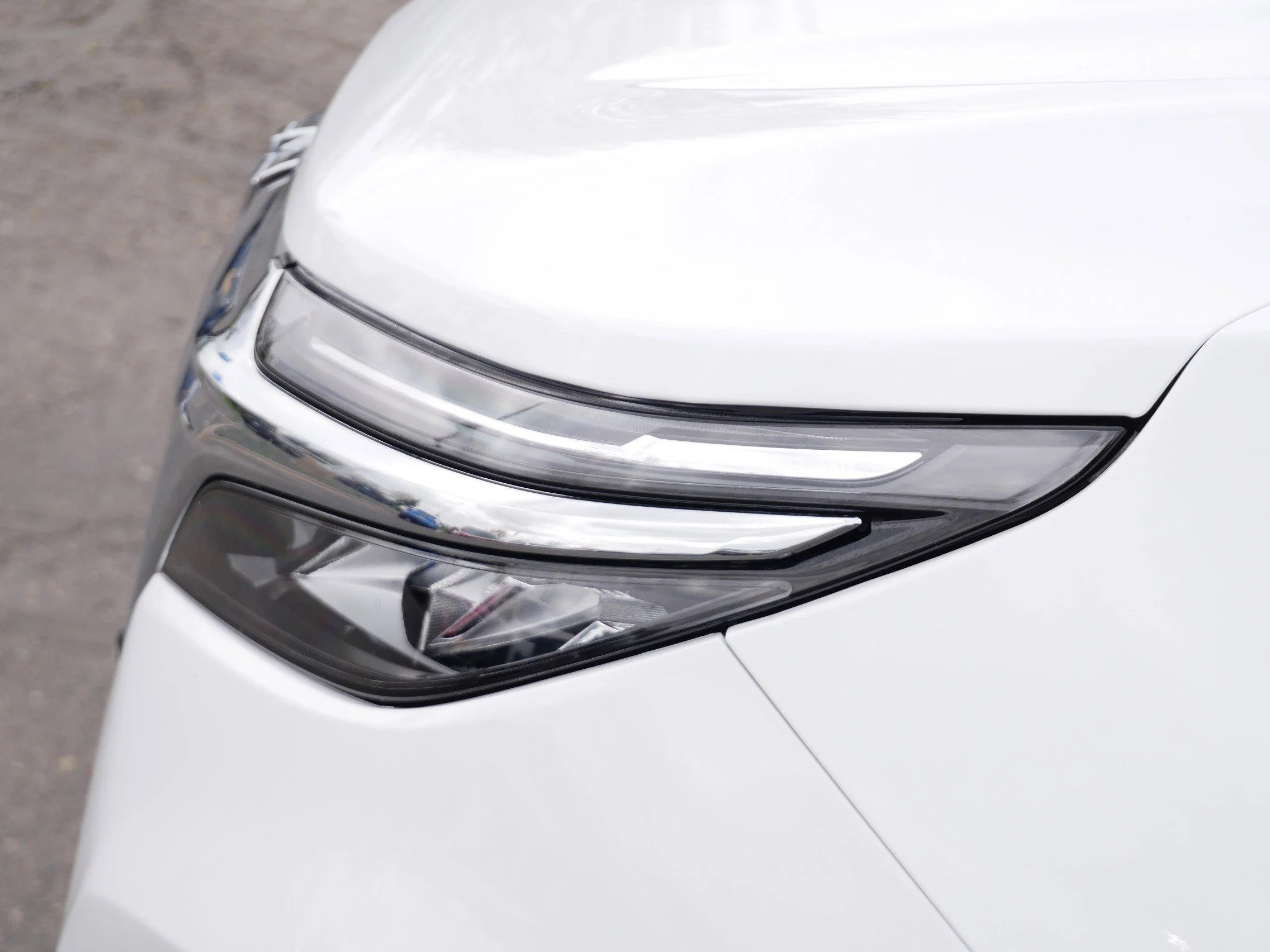 Used 2024 Summit White Chevrolet LT image 16