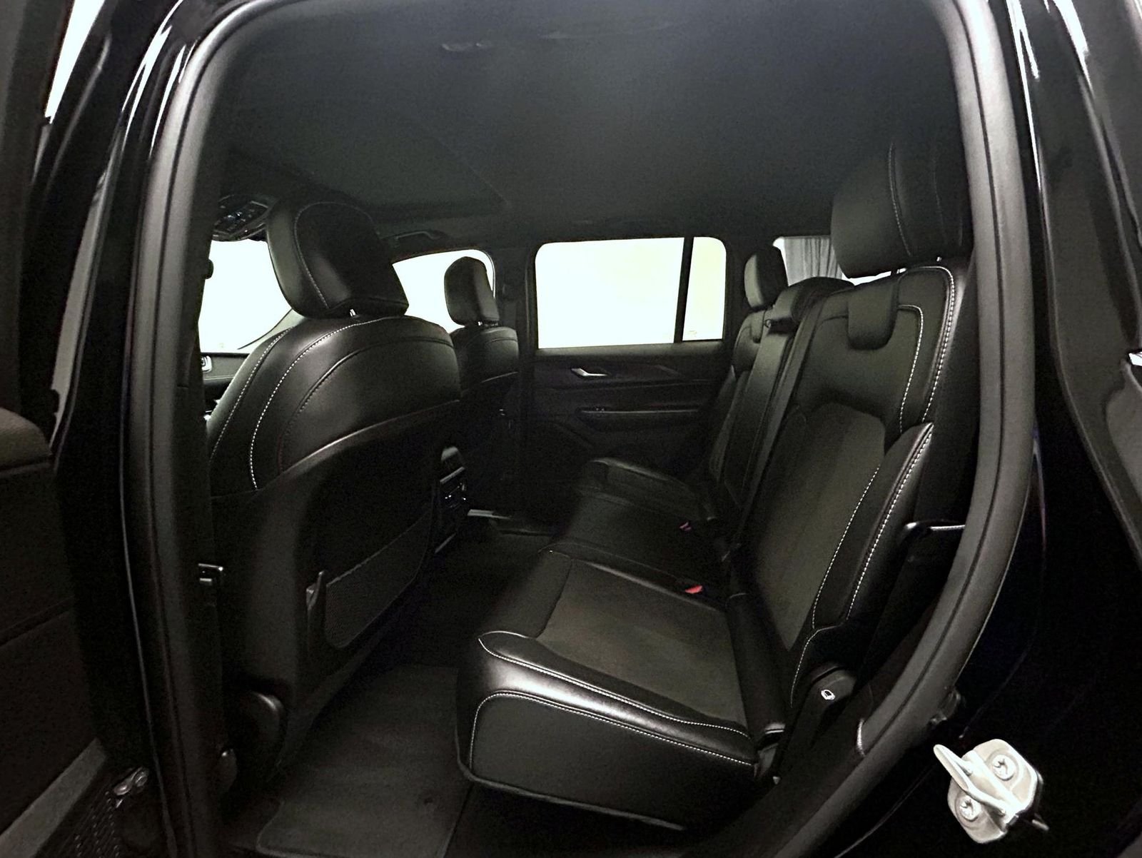 Used 2023 Black Jeep Altitude X image 19