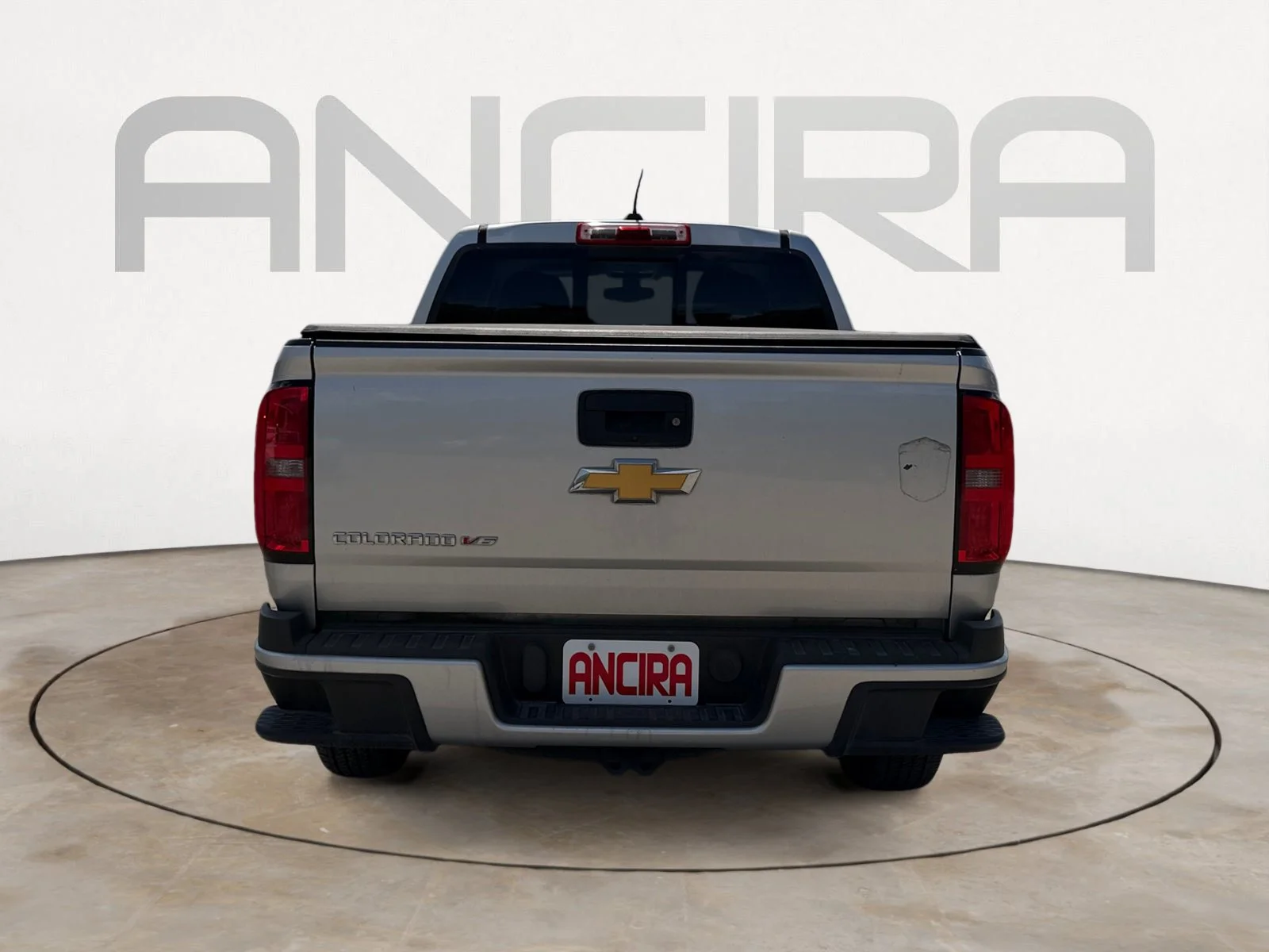Used 2017 Silver Ice Metallic Chevrolet Z71 image 8