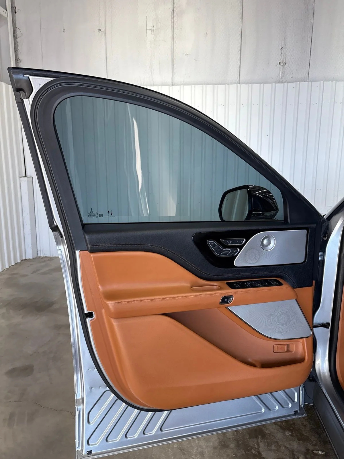 Used 2020 Radiance Metallic Lincoln Black Label image 8