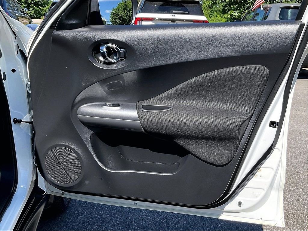 Used 2016 White Nissan SV image 26
