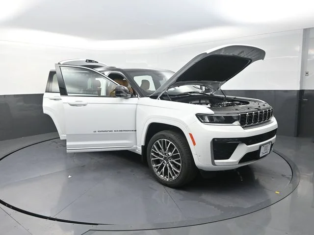 New 2026 Bright White Clear-Coat Exterior Paint Jeep Summit image 31