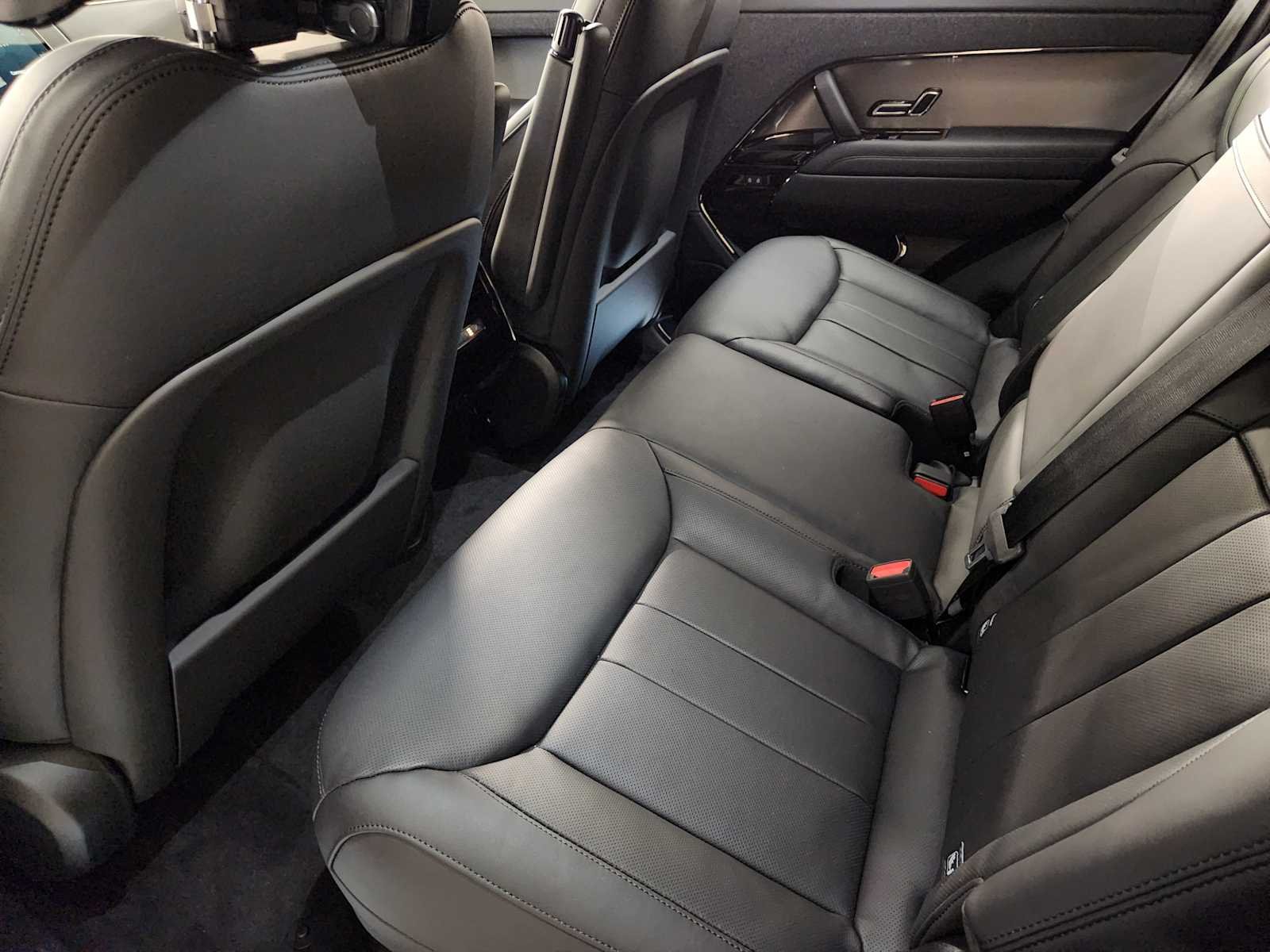 New 2027 Fuji White Land Rover SE image 29