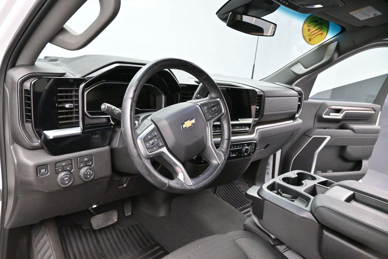Used 2025 Summit White Chevrolet LT image 16