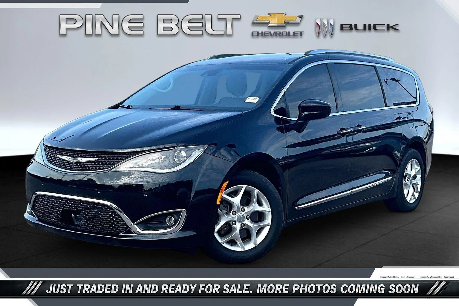 Used 2020 Brilliant Black Crystal Pearlcoat Chrysler Touring L Plus image 10