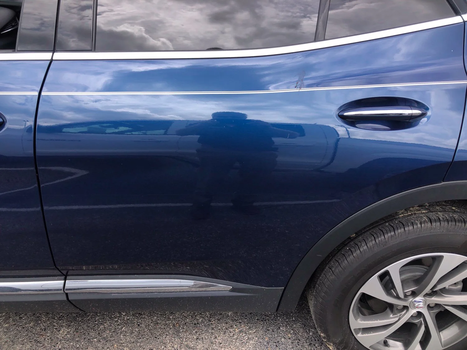 Used 2023 Blue Buick Essence image 13