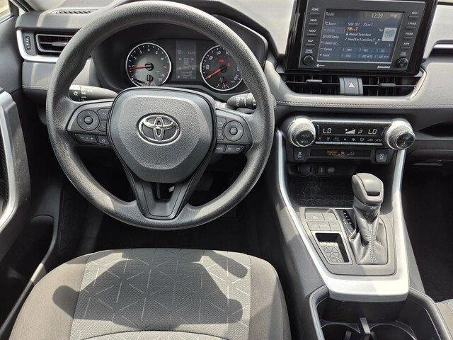 Used 2022 White Toyota XLE image 22