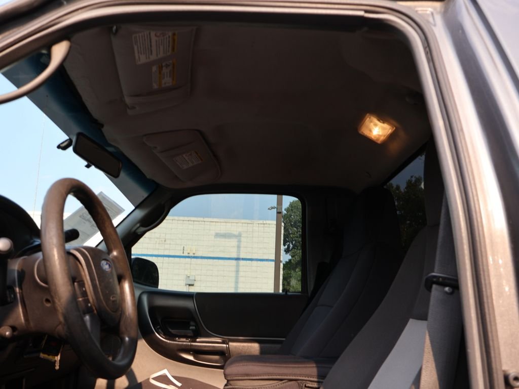 Used 2004  Ford Edge image 10