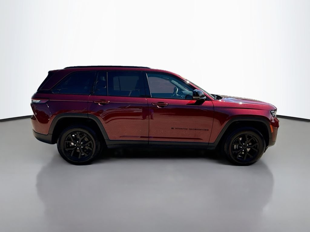 Certified Used 2025 Velvet Red Pearlcoat Jeep Altitude X image 9