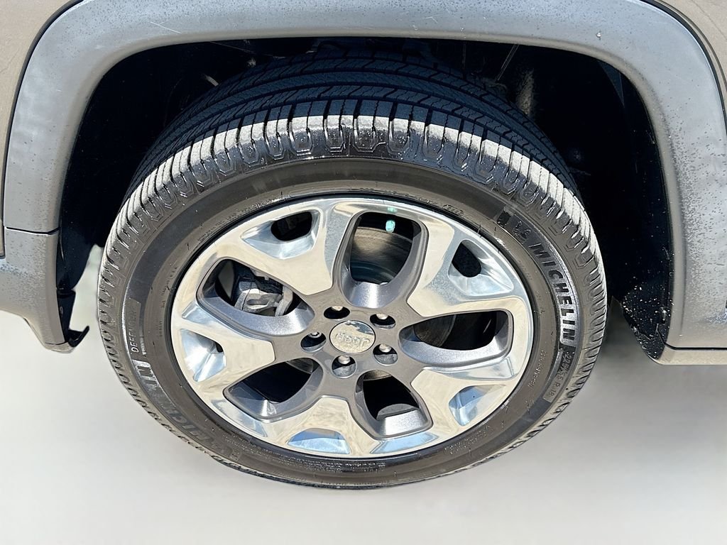 Certified Used 2021 Granite Crystal Metallic Clearcoat Jeep Limited image 31