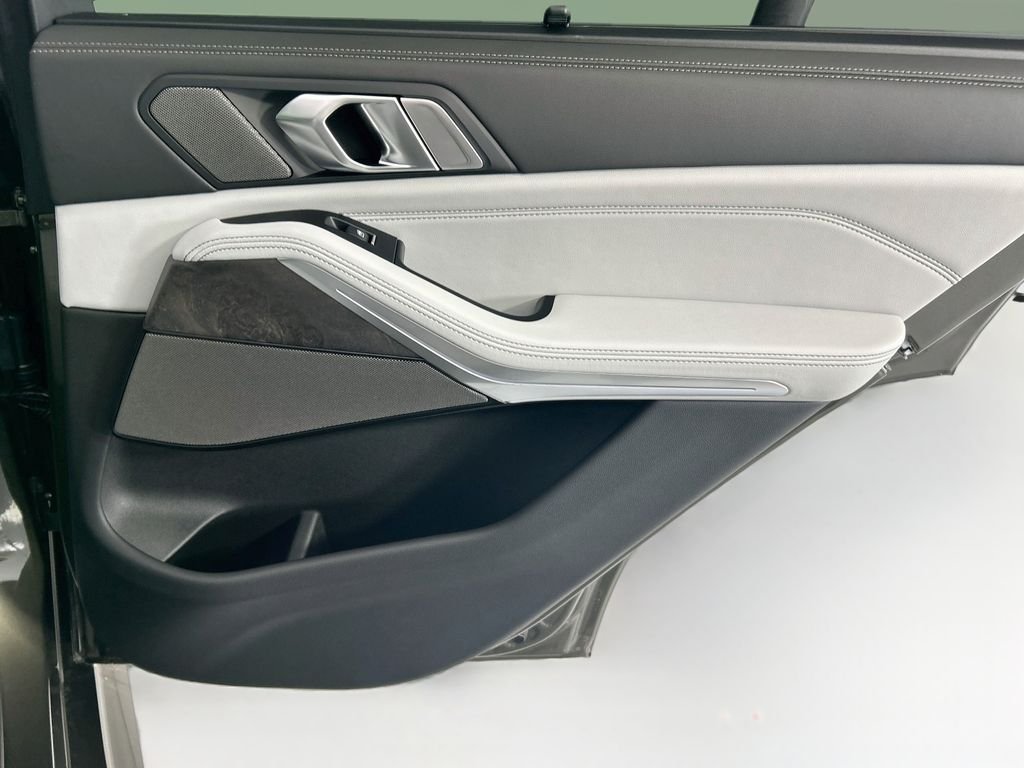 New 2026 Green Metallic BMW xDrive40i image 26