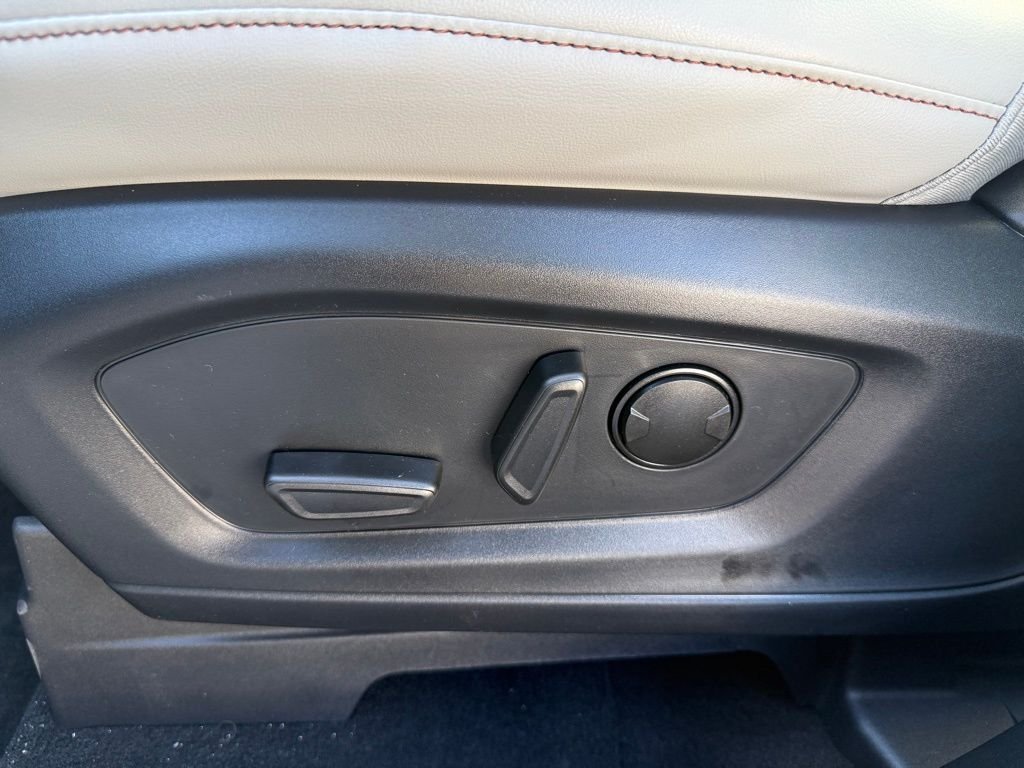 New 2026 Star White Metallic Tri-Coat Ford Active image 6