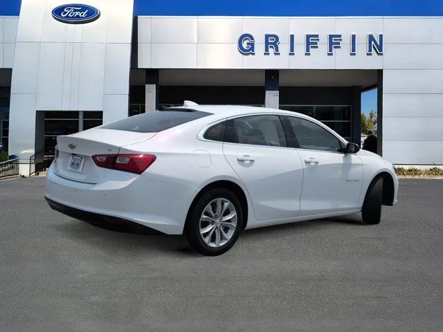 Used 2025 Summit White Chevrolet LT image 4