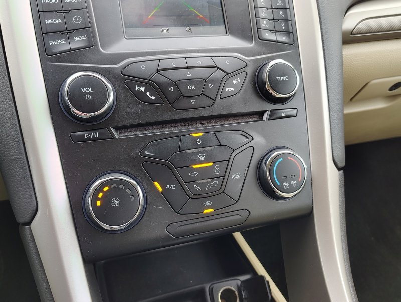 Used 2016 White Ford SE image 17