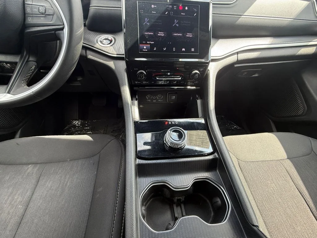 Used 2025 White Jeep Laredo X image 15
