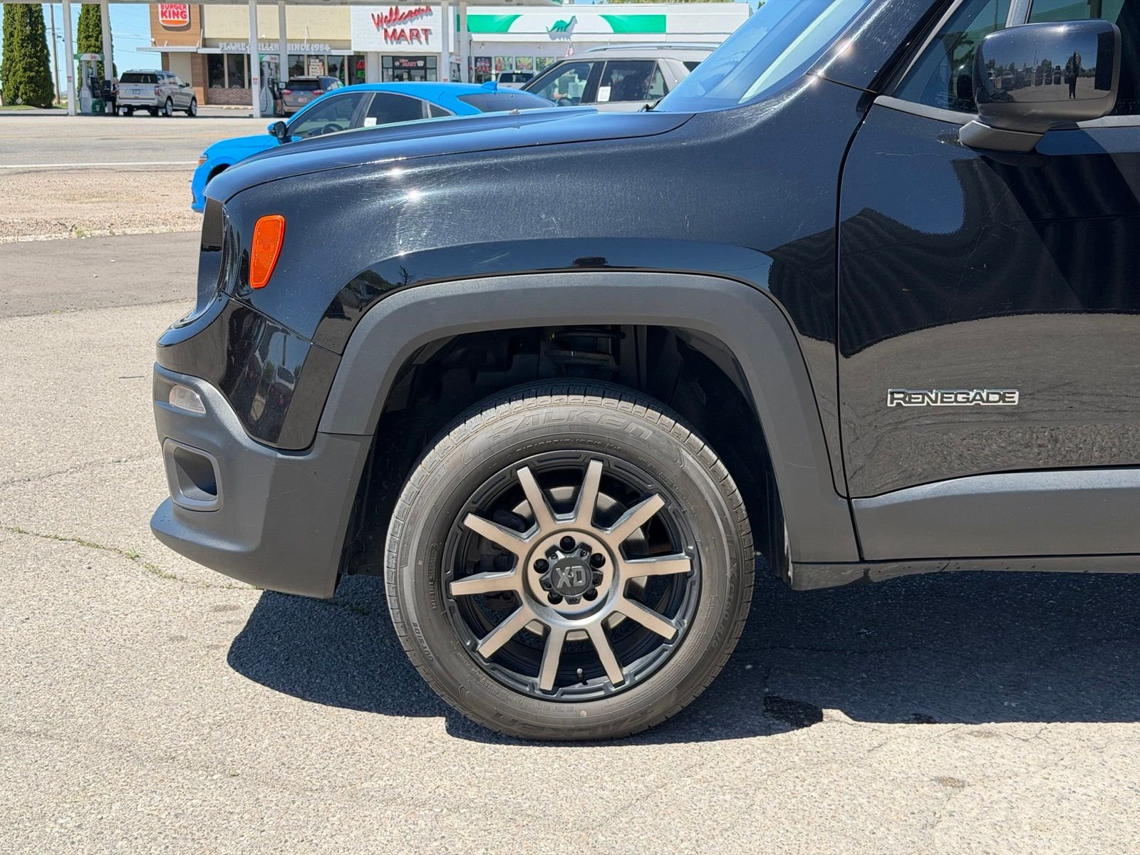 Used 2018 Black Jeep Latitude image 12
