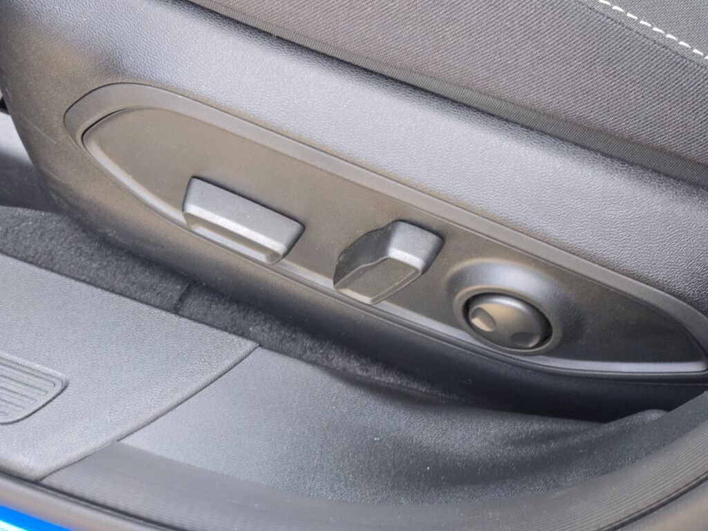 New 2026 Hydro Blue Pearl-Coat Exterior Paint Jeep Laredo image 21