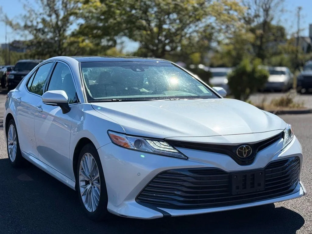 Used 2018 Beige Toyota XLE image 7