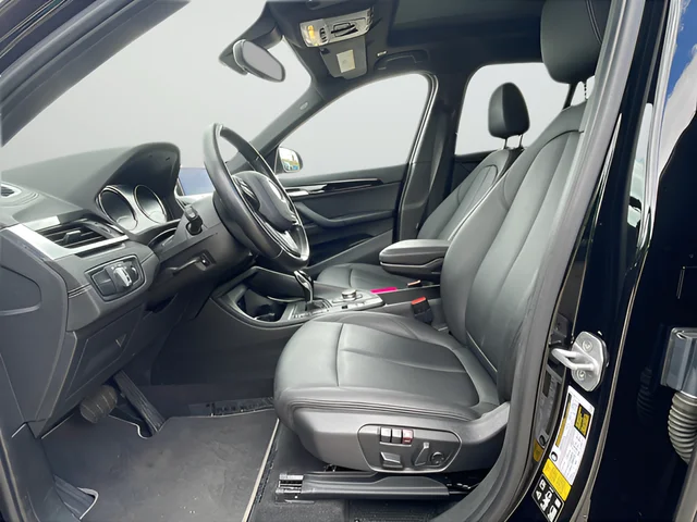 Used 2022 Black BMW xDrive28i image 11