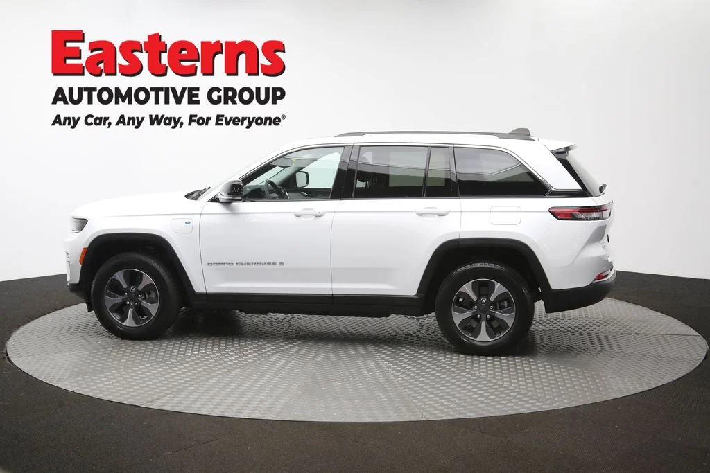 Used 2022 White Jeep 4xe image 64