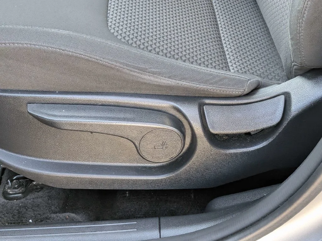 Certified Used 2025 Steel Gray Kia LX image 16