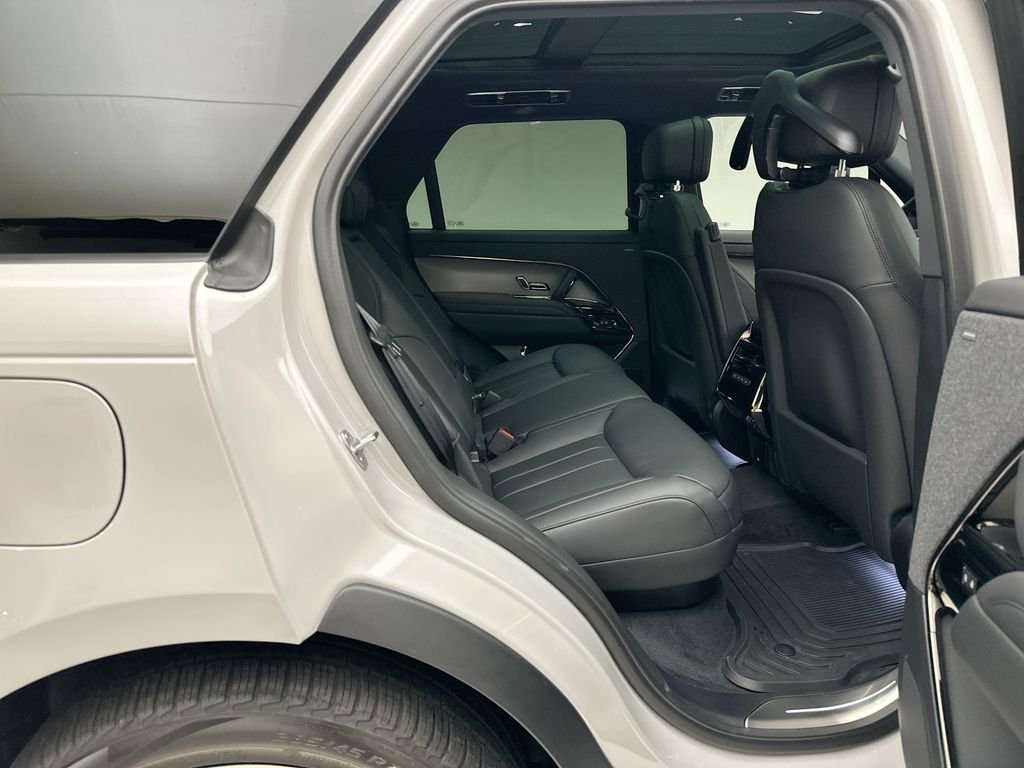 New 2027 Borasco Grey Metallic Land Rover SE image 7