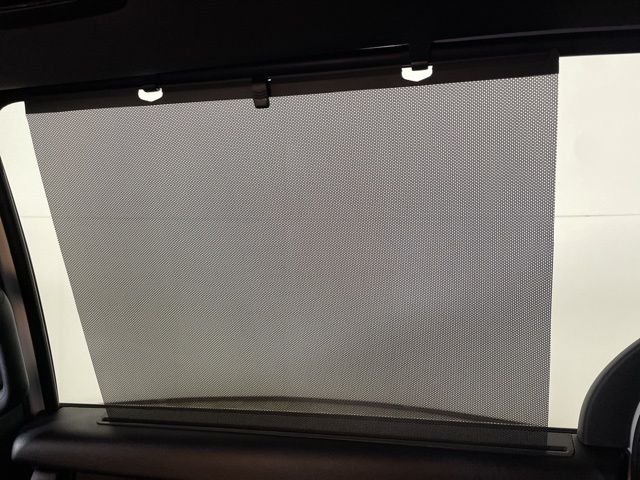 New 2025 Bright White Clear-Coat Exterior Paint Chrysler Select image 36
