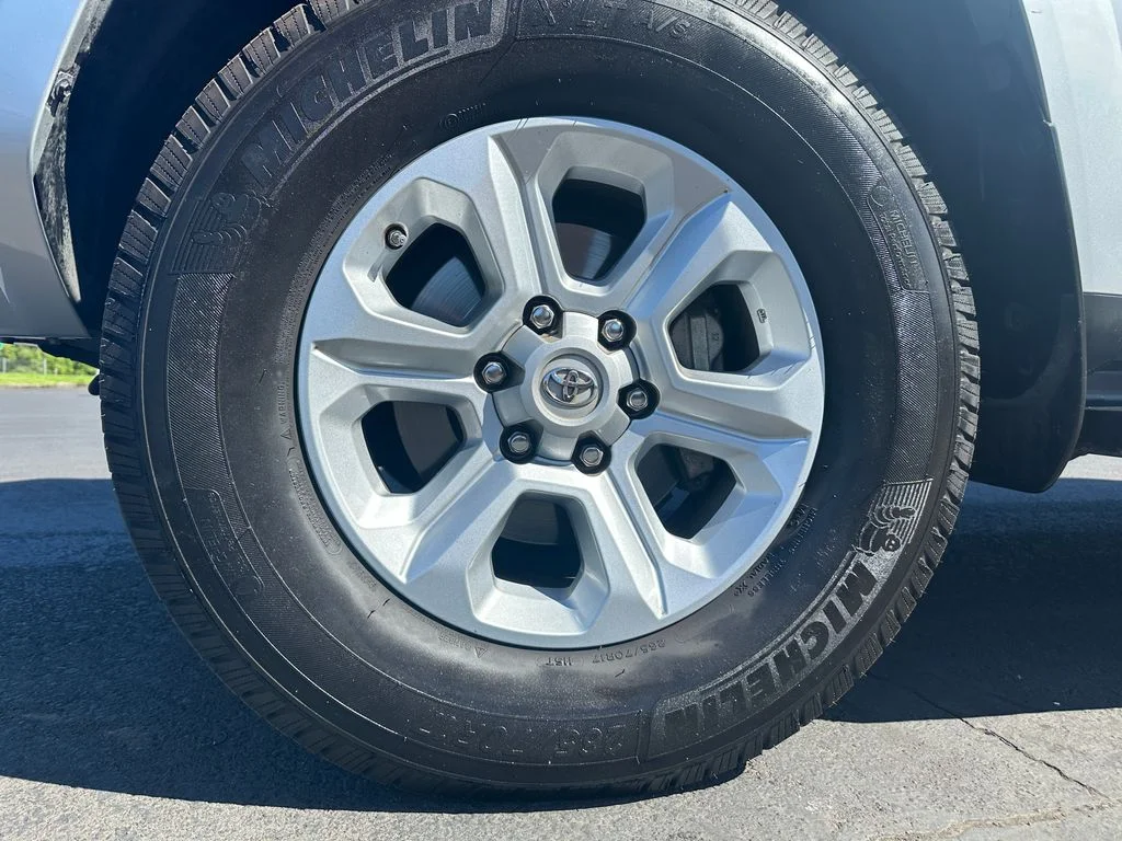 Used 2017 Silver Toyota SR5 Premium image 12