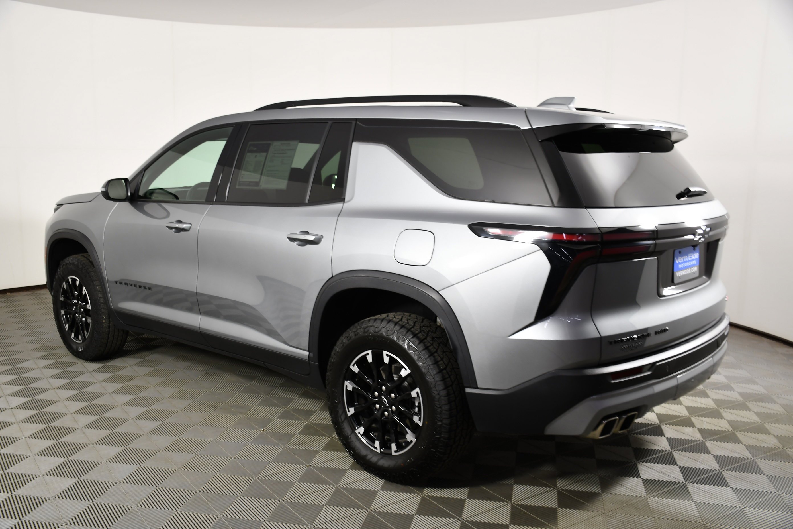 Used 2025 Sterling Gray Metallic Chevrolet AWD Z71 image 8