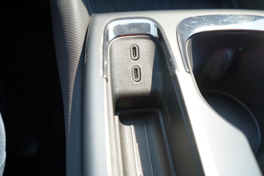 2025 Chevrolet Equinox EV RS - Photo 33