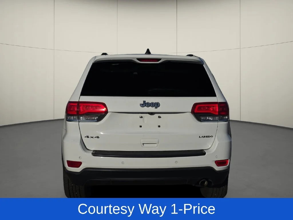 Used 2015 White/off-white Jeep Laredo image 8