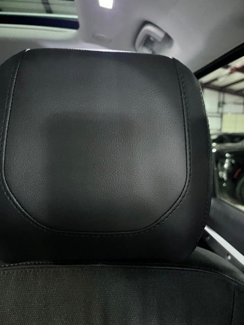 Used 2020 White Land Rover SE image 21