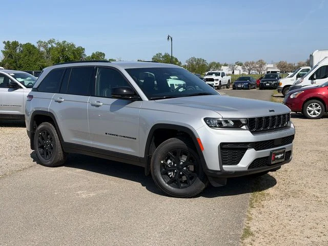 New 2026 Silver Zynith Exterior Paint Jeep Altitude image 2