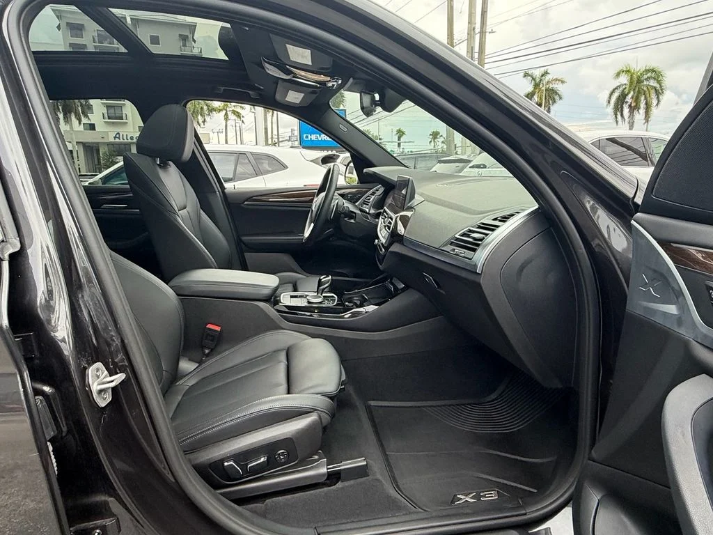 Used 2024 Gray BMW sDrive30i image 18