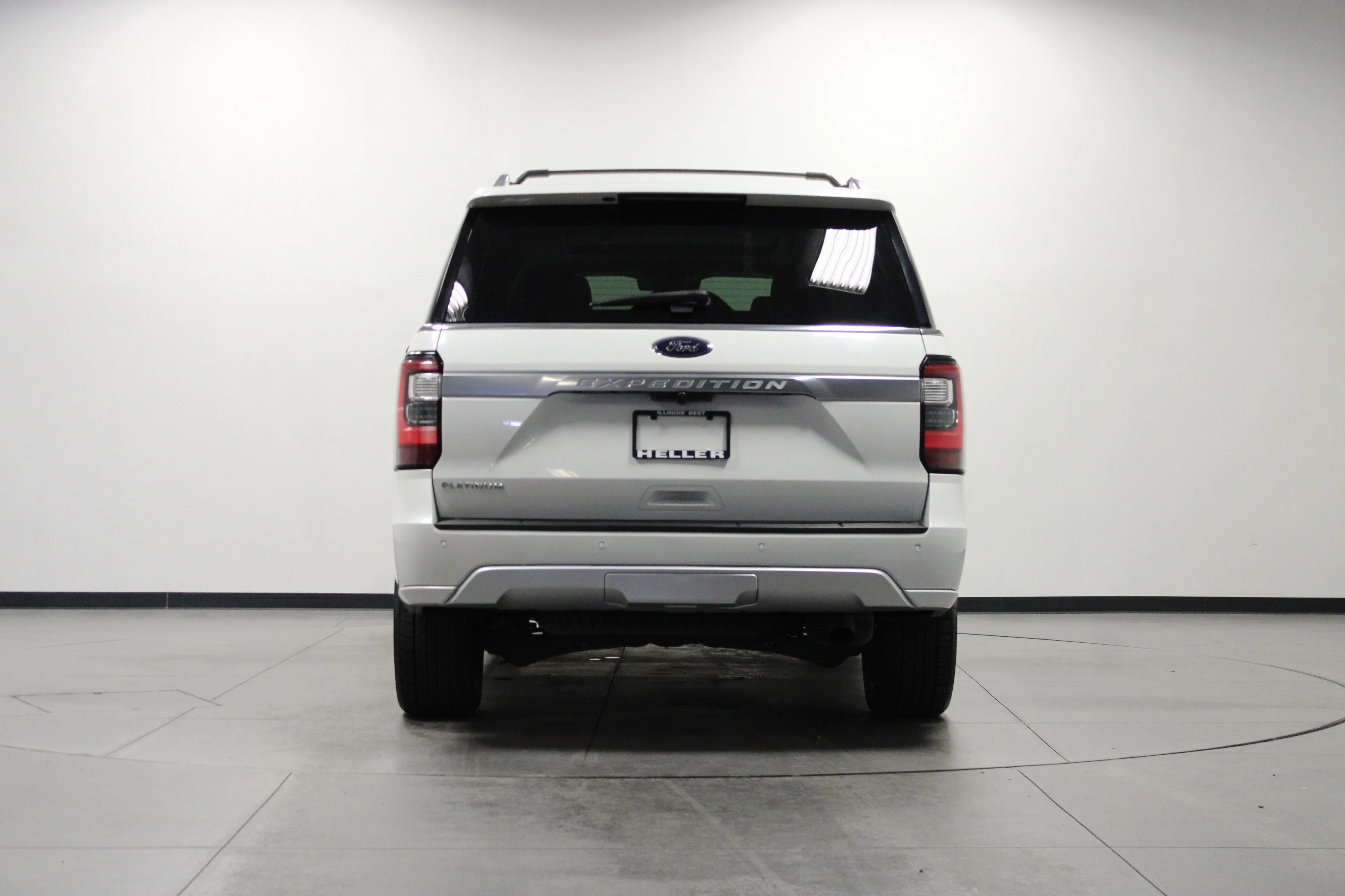 Used 2020 White Metallic Ford Platinum image 5