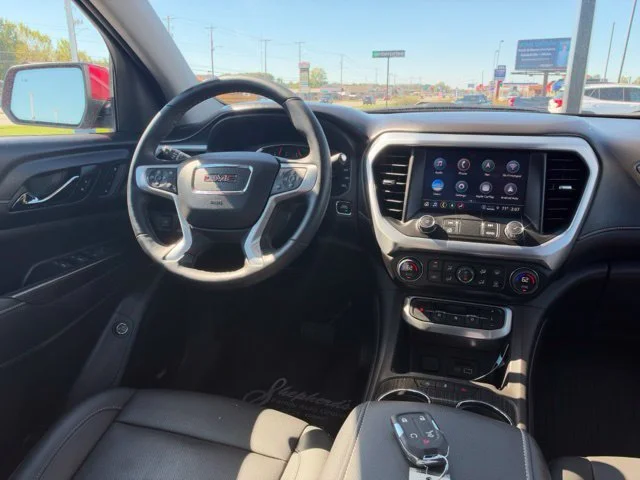 Used 2023 VOLCANIC RED TINTCOAT GMC SLT image 17