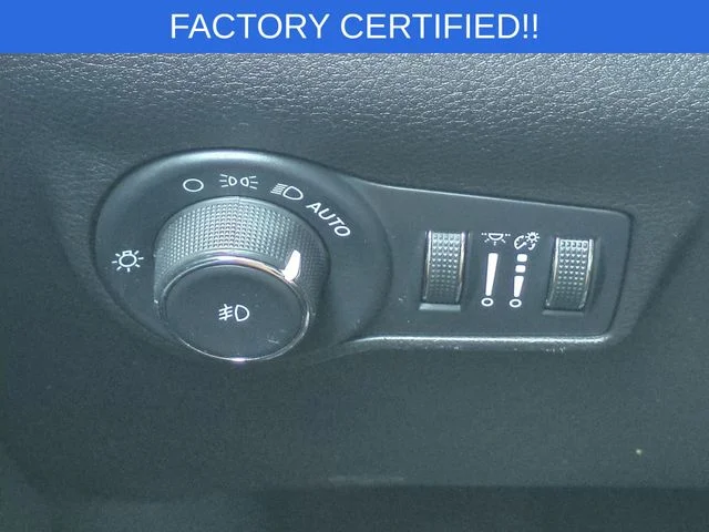 Used 2023 Silver Jeep Limited image 18