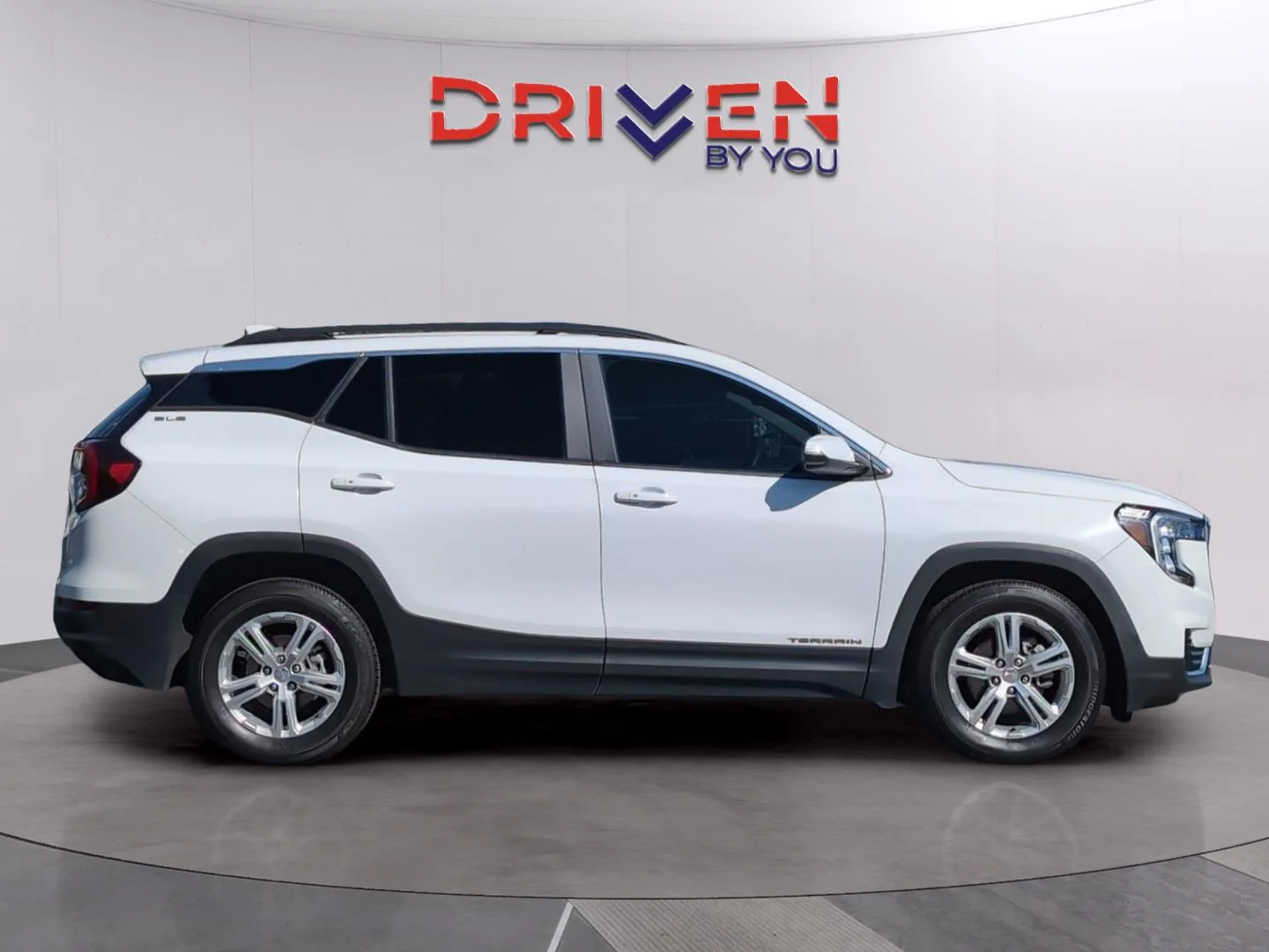Used 2022 Summit White GMC SLE image 6