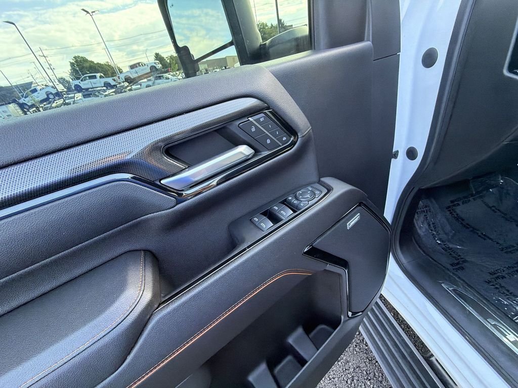 Used 2024 White GMC AT4 image 13
