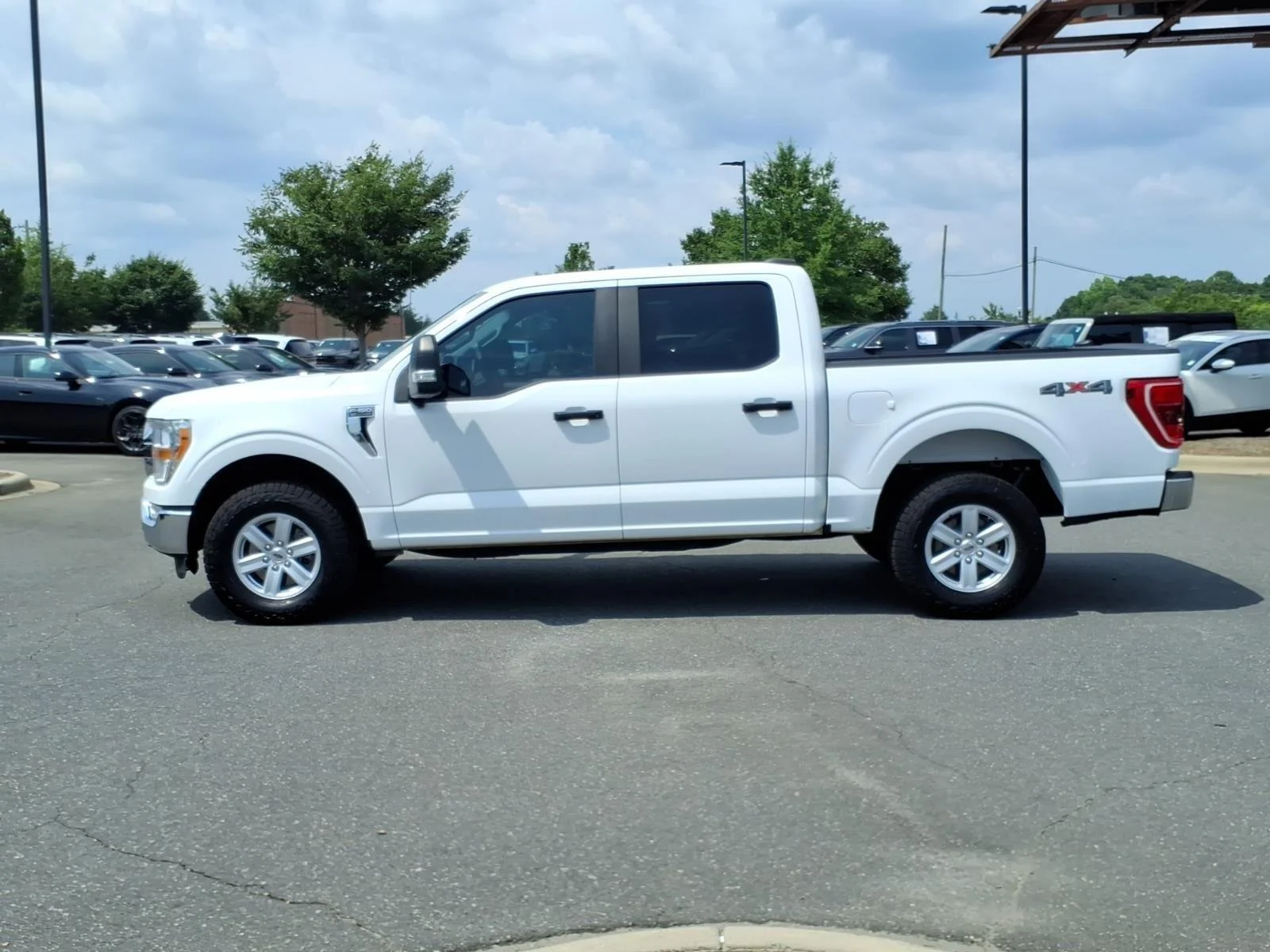 Used 2022 Oxford White Ford XLT image 3