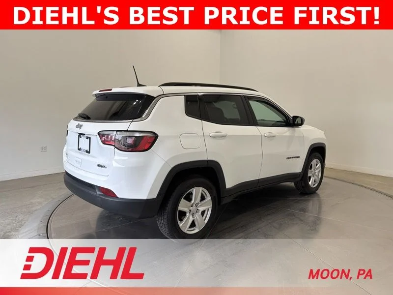 Used 2022 White Jeep Latitude image 7