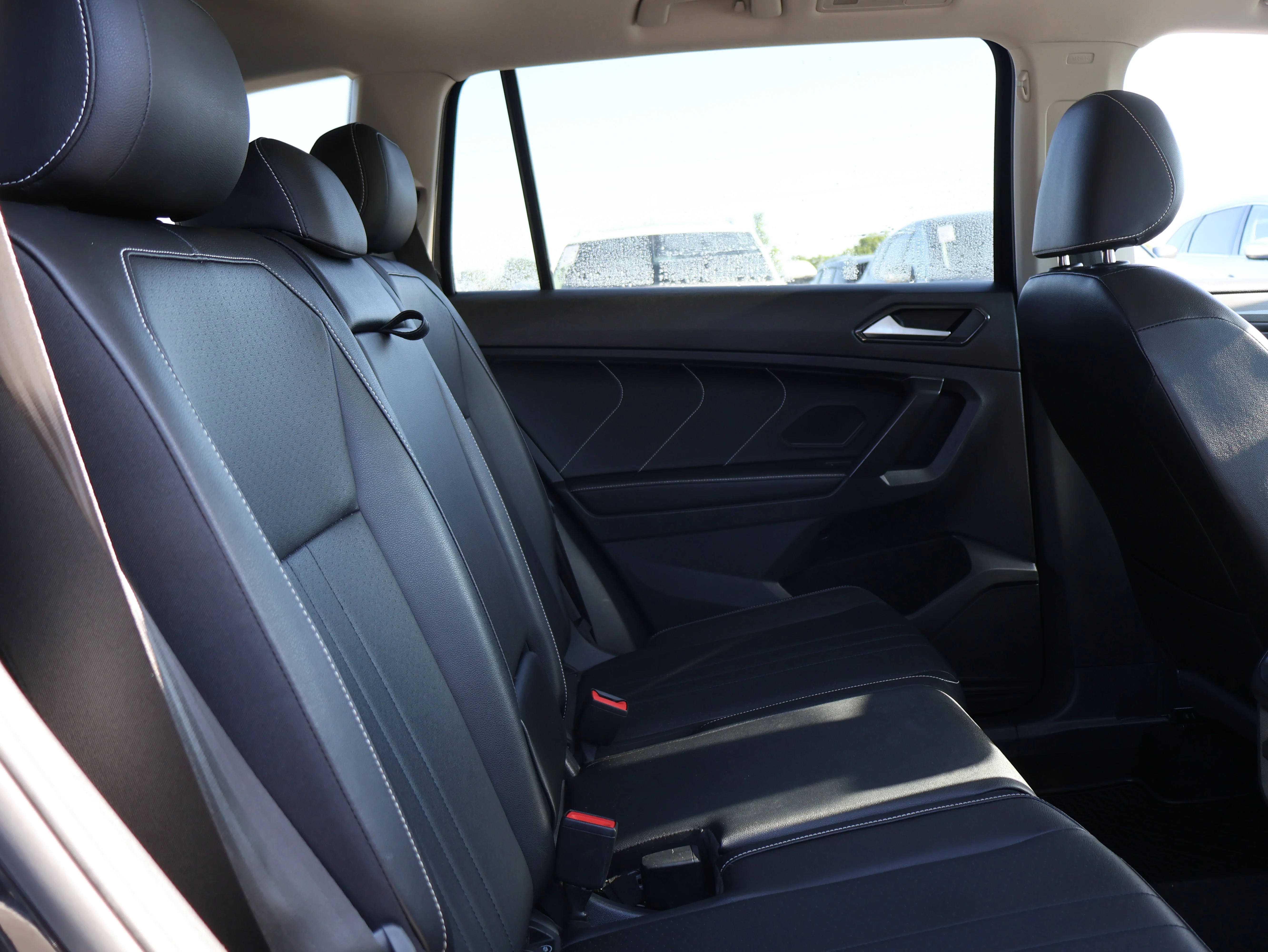 2022 Volkswagen Tiguan SE - Photo 12