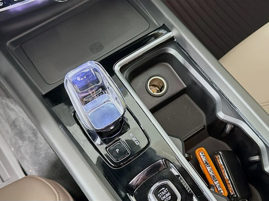 2026 Volvo XC60 Plus - Photo 18
