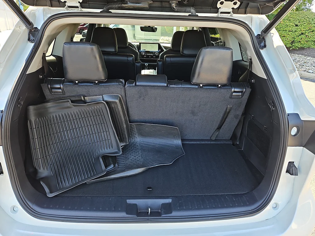 2023 Toyota Highlander XLE, photo 8 of 12