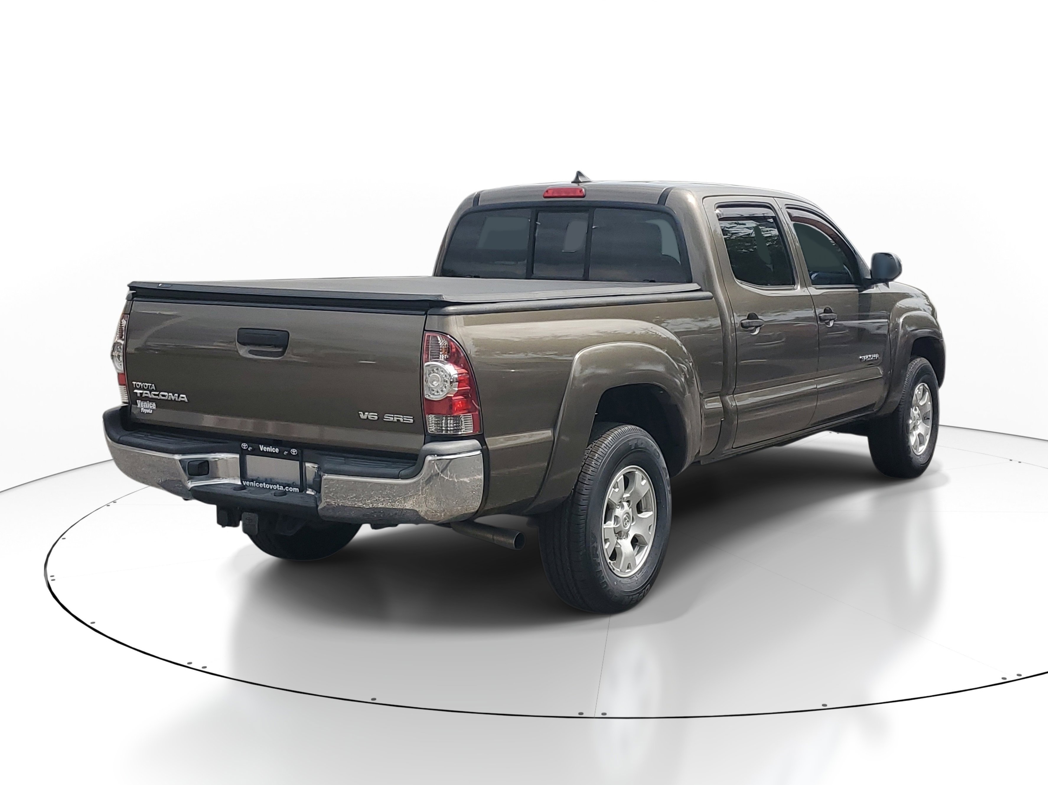 Used 2015 Pyrite Mica Toyota Base image 4