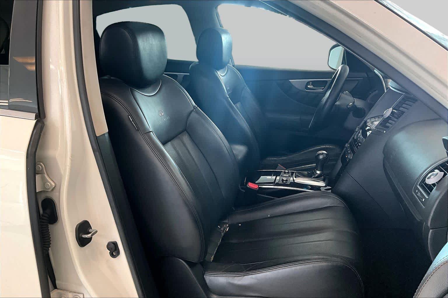 Pre-Owned 2014 INFINITI QX70
