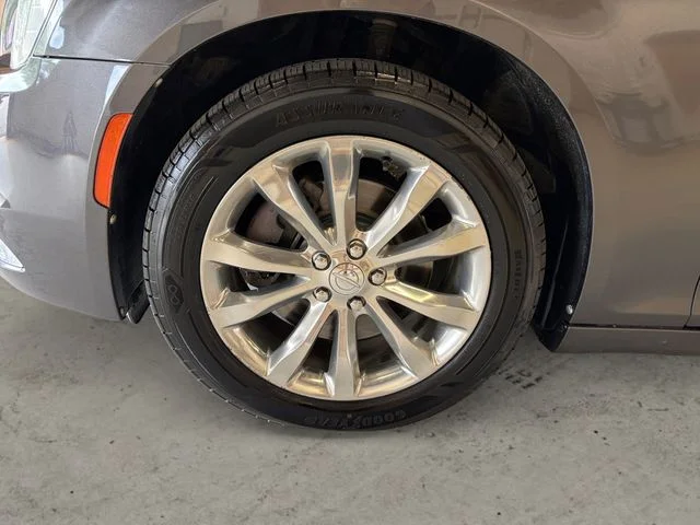 Used 2020 Gray Chrysler Limited image 15
