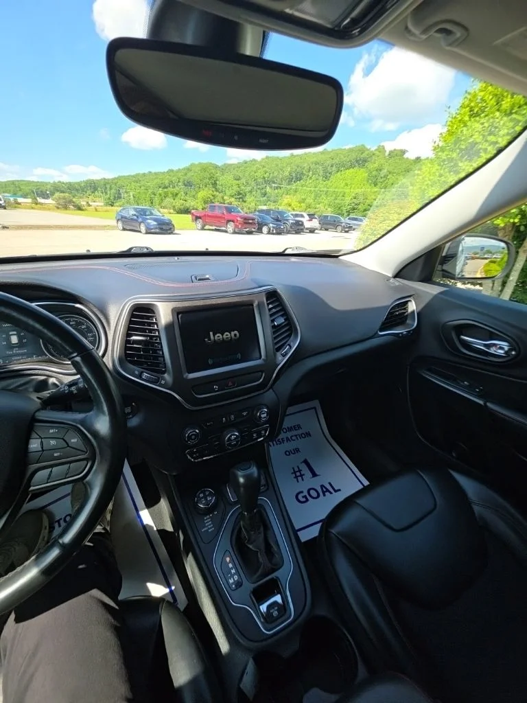 Used 2019 Diamond Black Jeep Trailhawk image 35